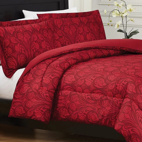 New Nuveau Scroll 3-Pc  Comforter Set REVERSIBLE RED Holiday Christmas FULL - Picture 1 of 14